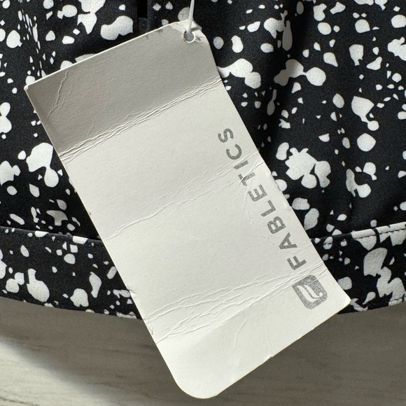 Fabletics Sylvia Sports Bra Black And White Size XXS NWT - Picture 5 of 11